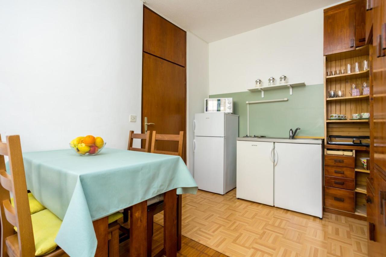 Apartment Jakovac By El-Pi Tours Njivice Exterior photo