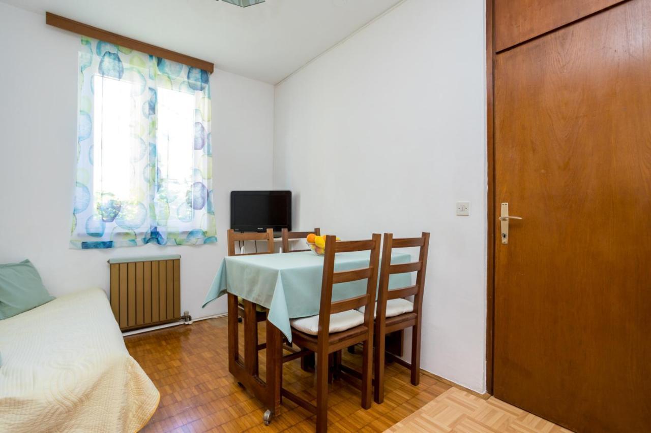 Apartment Jakovac By El-Pi Tours Njivice Exterior photo