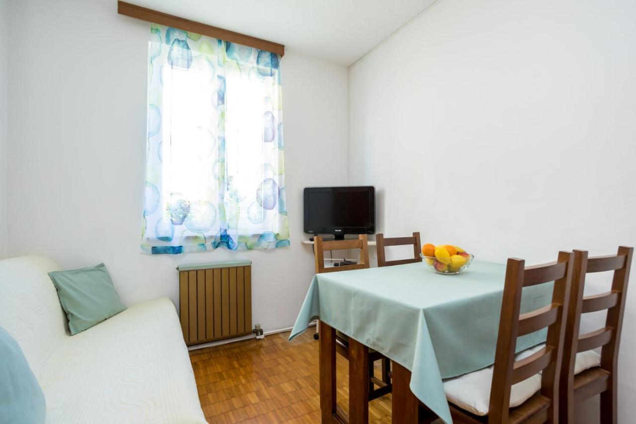 Apartment Jakovac By El-Pi Tours Njivice Exterior photo