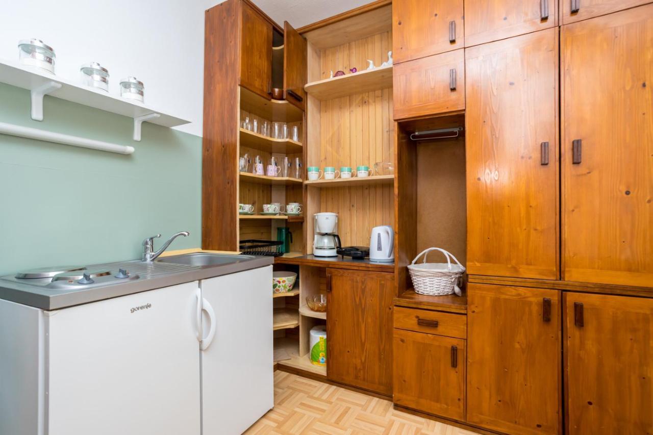 Apartment Jakovac By El-Pi Tours Njivice Exterior photo