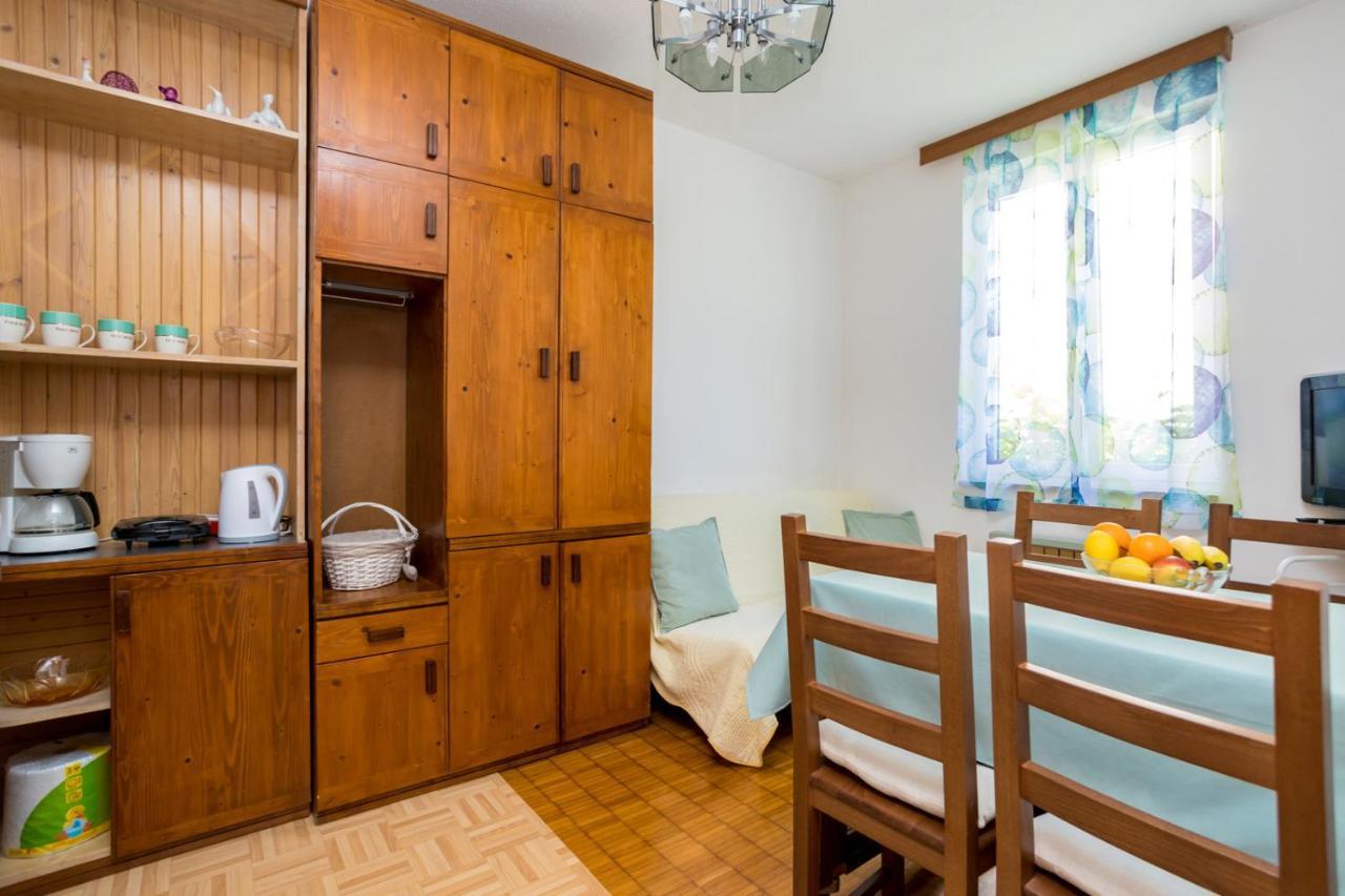 Apartment Jakovac By El-Pi Tours Njivice Exterior photo
