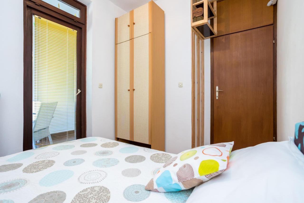 Apartment Jakovac By El-Pi Tours Njivice Exterior photo